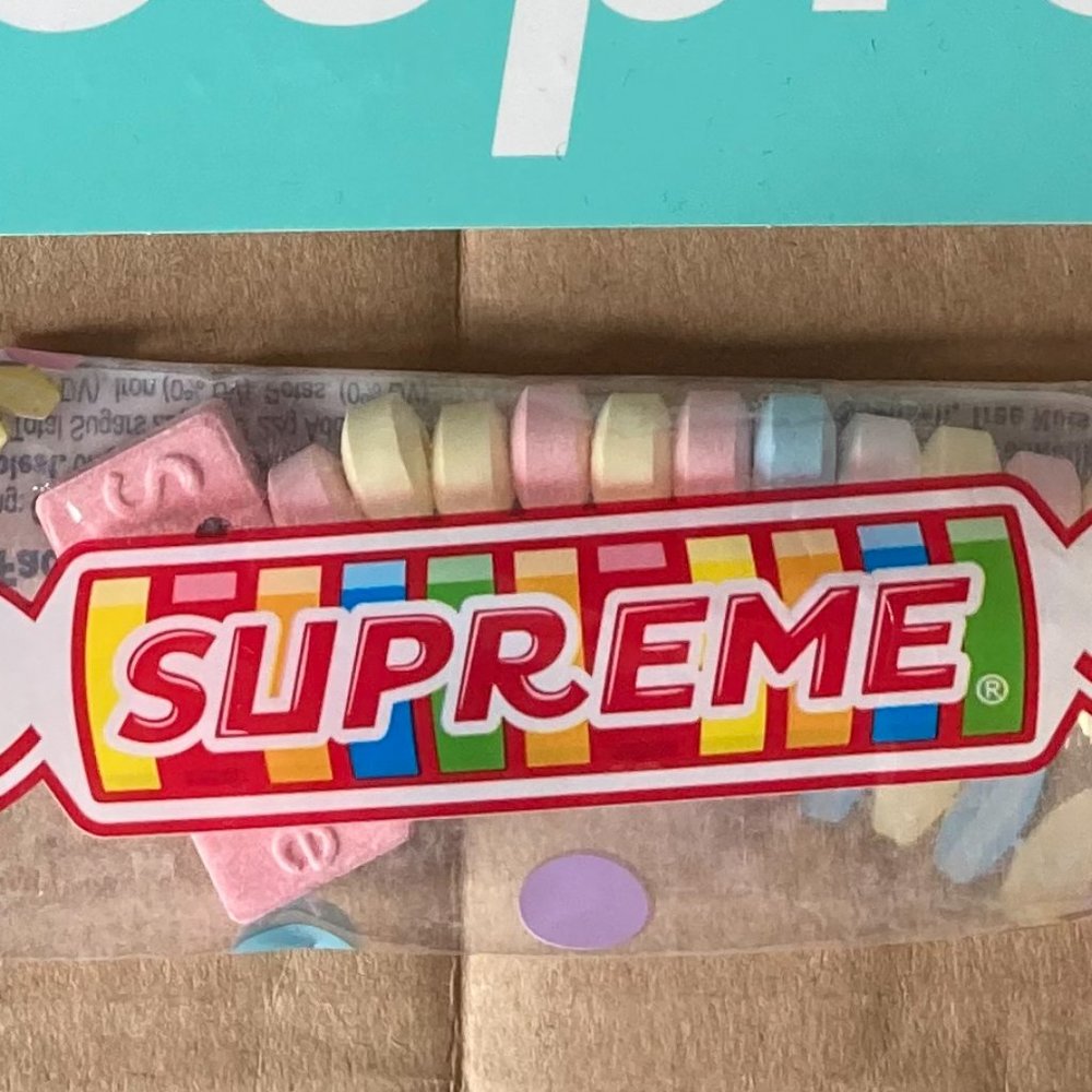 Offical Supreme Logo Stickers - Picture 2 of 3